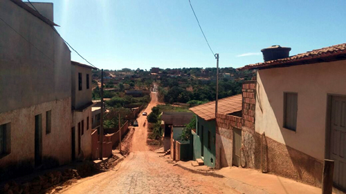 Bandidos arrombam casa no bairro Prisco Viana em Caetité
