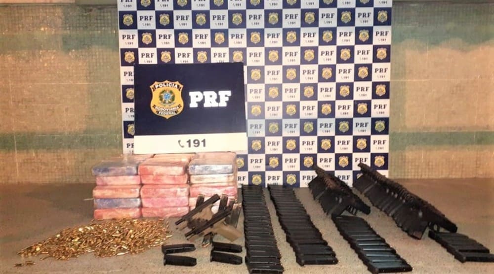 Sudoeste baiano: Casal é preso com 36 pistolas, 2 mil munições, 74 carregadores e quase 50 kg de crack na BR-116