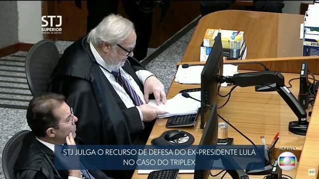 Maioria do STJ reduz pena e Lula poderá deixar a prisão em setembro