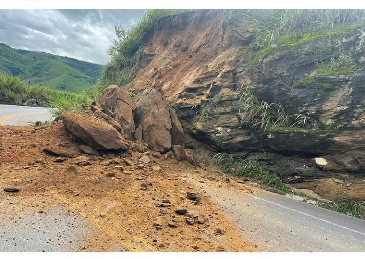 Novo deslizamento de terra é registrado na estrada do Marçal, rodovia segue interditada