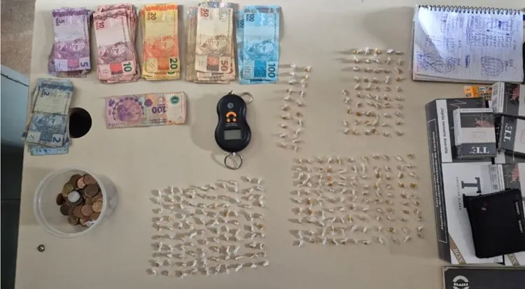 Três são presos e mais de 280 porções de crack são apreendidas em Guanambi