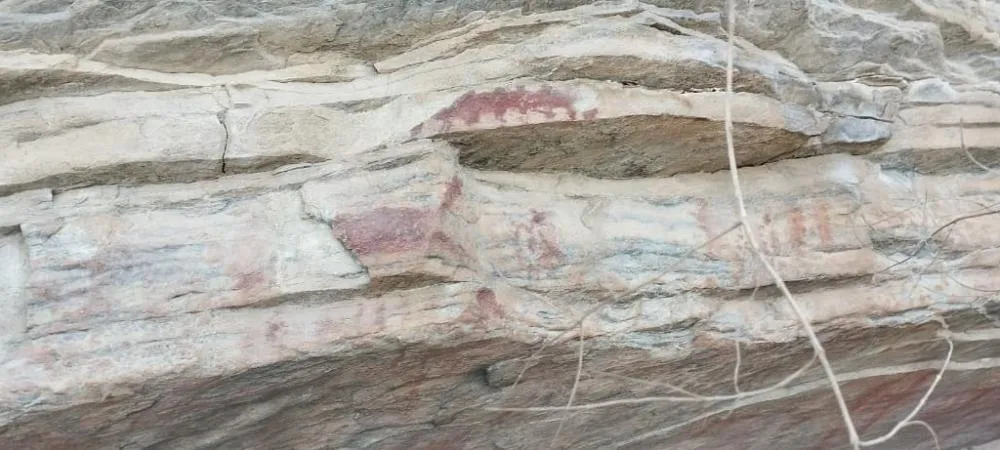 Morador descobre possível sítio arqueológico com pinturas rupestres em Caetité