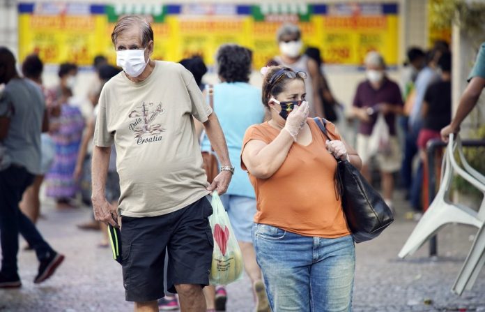 Mais da metade da população brasileira faz parte de algum grupo de risco da Covid-19, diz pesquisa