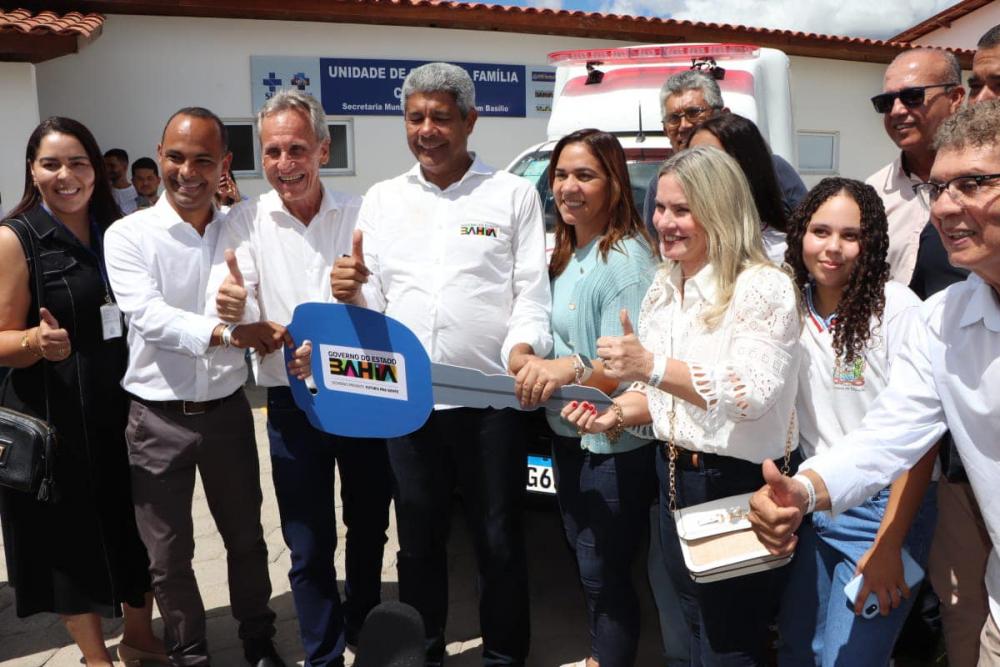 Ivana Bastos, governador e prefeito entregam mais de R$30 milhões em obras para Dom Basílio