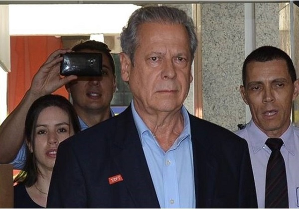 Dirceu se apresenta à PF em Curitiba para cumprir pena na Lava Jato