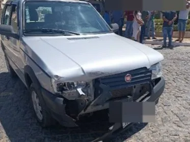 Colisão entre Fiat Uno e VW Gol é registrada em Palmas de Monte Alto