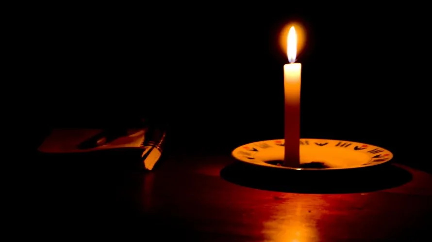 Mãe de criança com deficiência enfrenta meses sem energia elétrica em Macaúbas