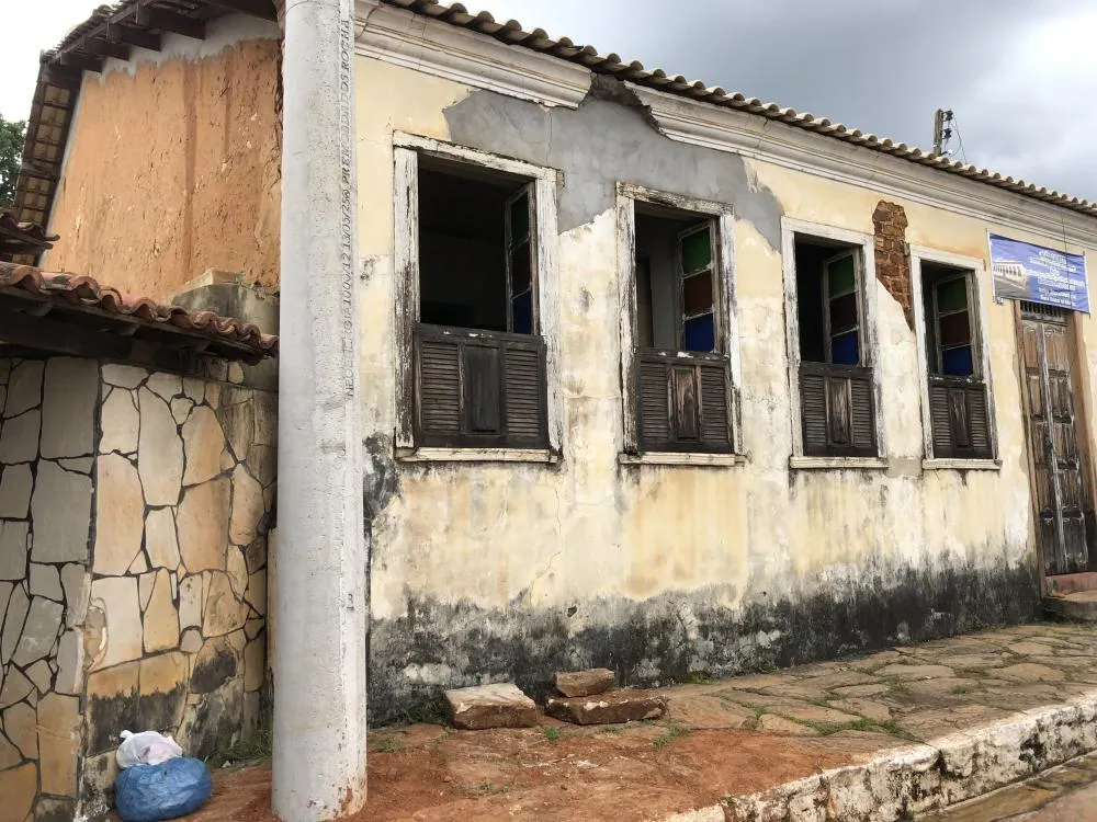 Coelba realiza troca de postes para modernização no centro de Caetité