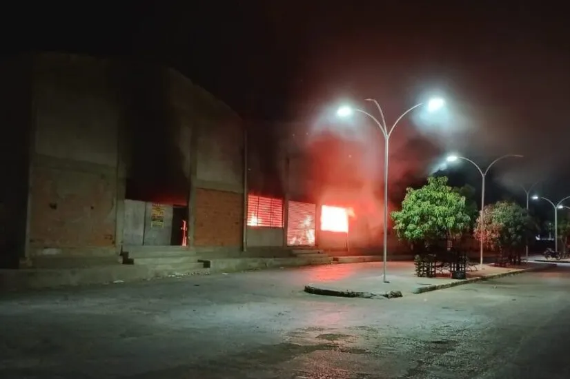 Incêndio atinge Mercado durante a madrugada em Serra do Ramalho