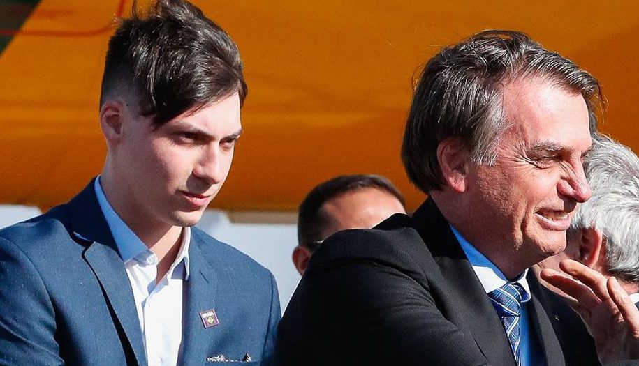 Polícia do DF cumpre mandado de busca e apreensão contra Jair Renan