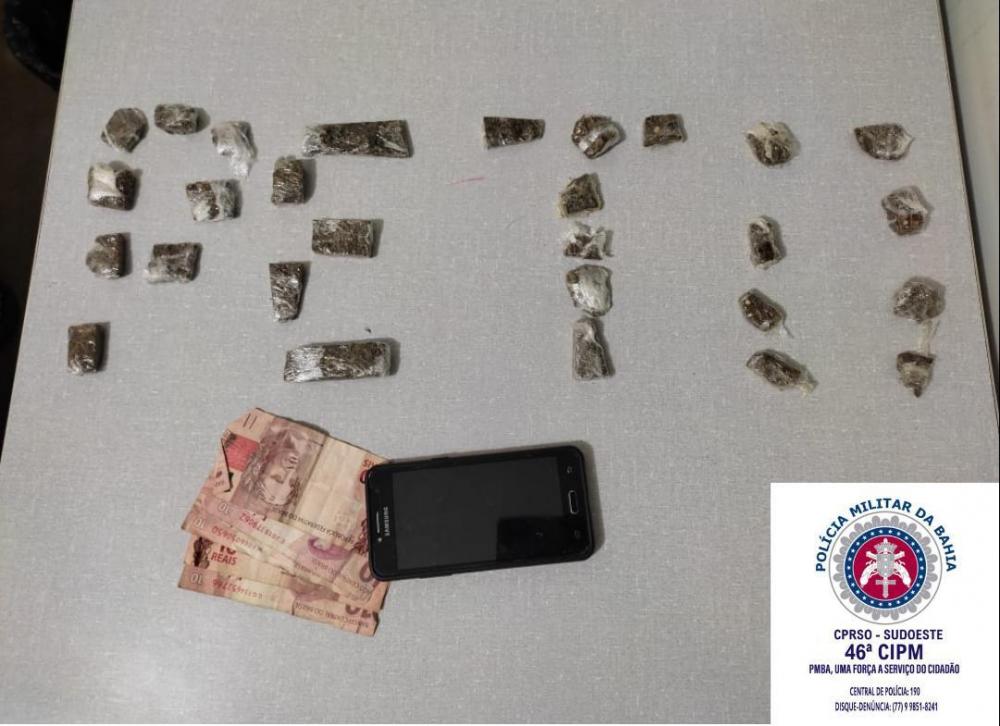 Casal é apreendido traficando drogas em Livramento de Nossa Senhora