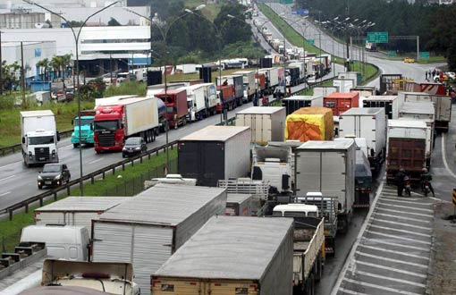 Bahia: caminhoneiros bloqueiam rodovias no oeste do Estado