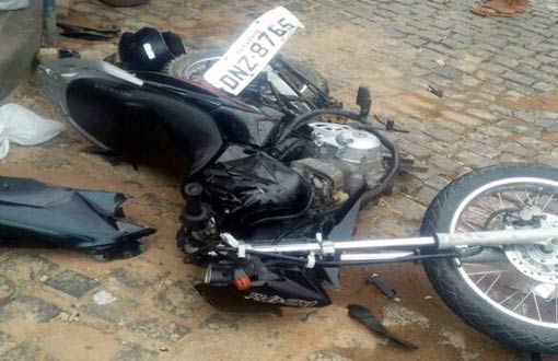 Caetité: colisão entre moto e automóvel deixa homem ferido