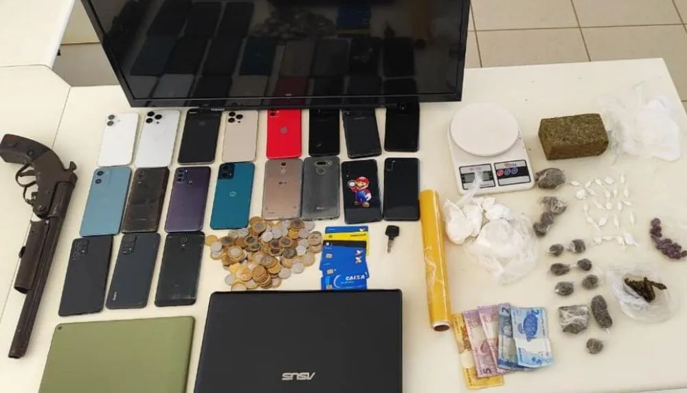 Quatro são presos por tráfico de drogas e posse de arma em Caetité