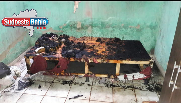 Mulher sofre queimaduras após incêndio em residência em Palmas de Monte Alto