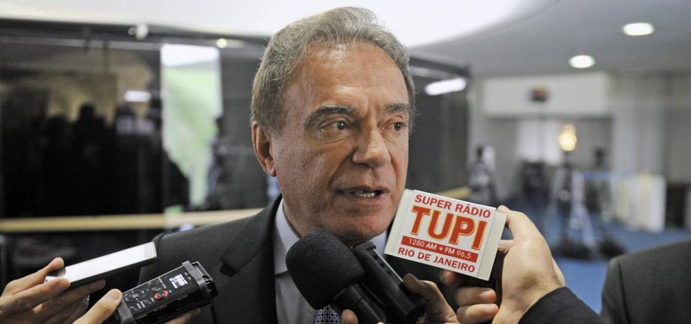 Alvaro Dias promete atacar Lula no horário eleitoral