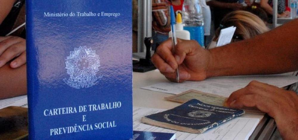 Desemprego cai a 13,7%, mas ainda atinge 14,1 milhões de pessoas, aponta IBGE