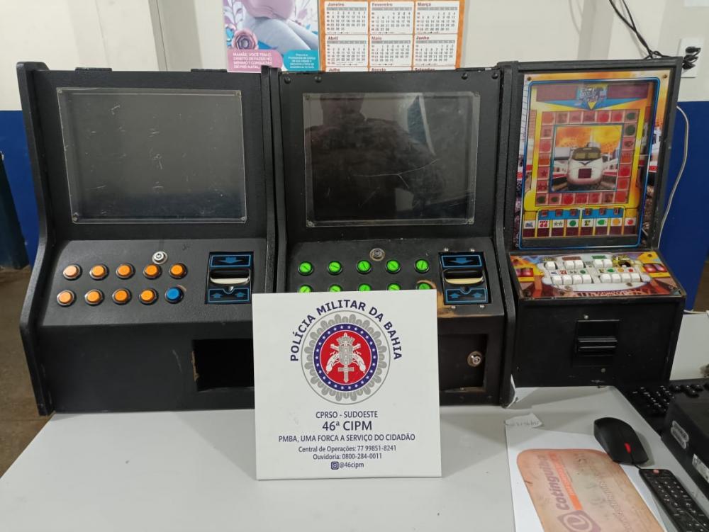 Polícia apreende máquinas caça-níqueis em Livramento