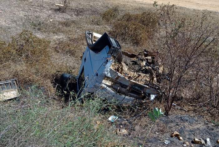 Região: Motorista de caminhão-baú morre após batida com carreta na BA-262