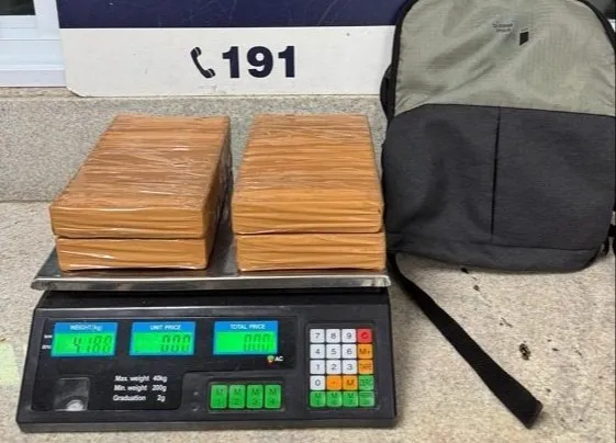 PRF apreende cerca de 4 kg de cocaína na BR‑116, em Vitória da Conquista