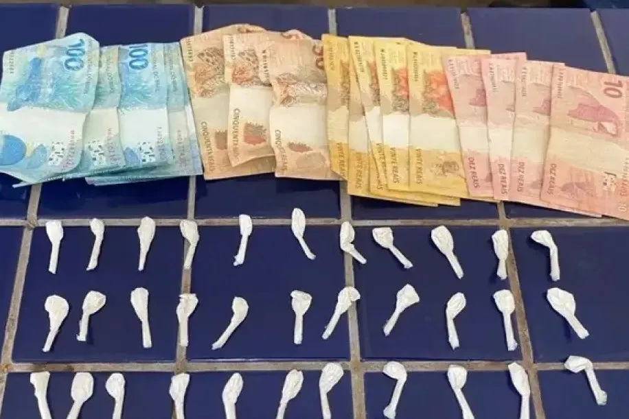 Homem tenta se desfazer de cocaína e acaba preso em Brumado