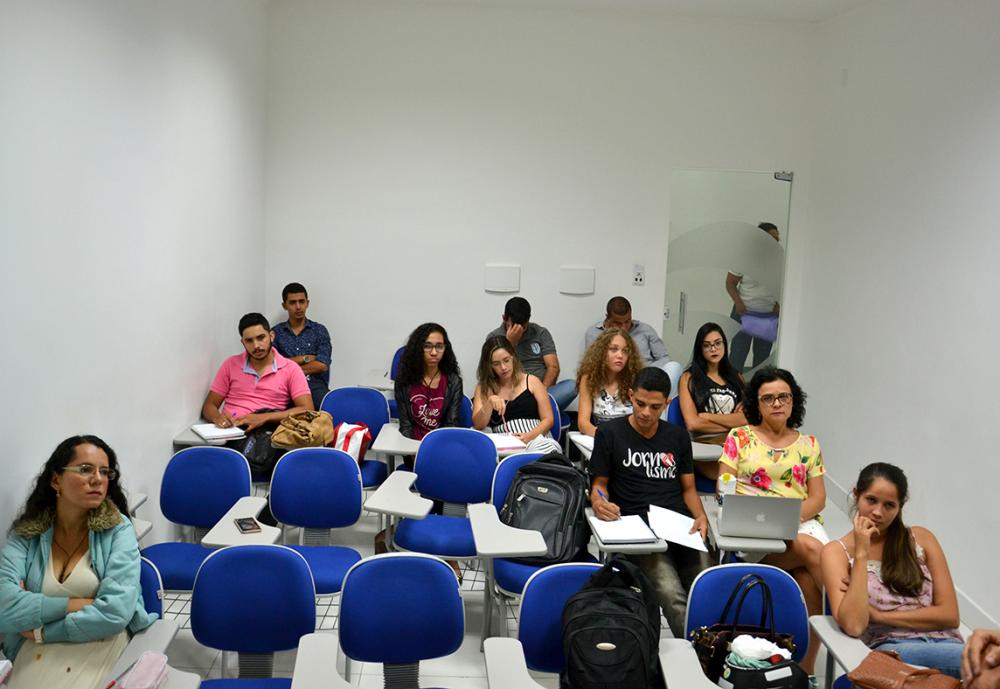 Guanambi: Curso de Jornalismo promove debate sobre fake-news e Código de Ética do Jornalismo