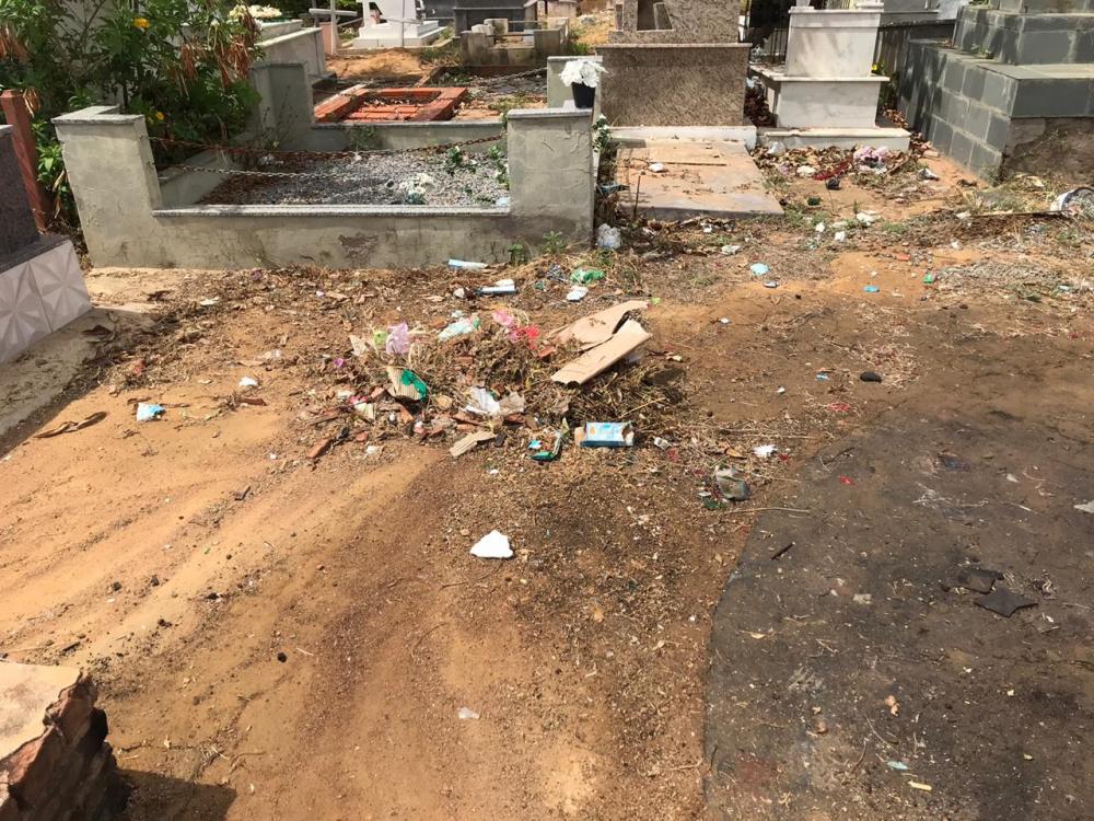 Guanambi: Cemitério Municipal é alvo de denúncias sobre sujeira e mato