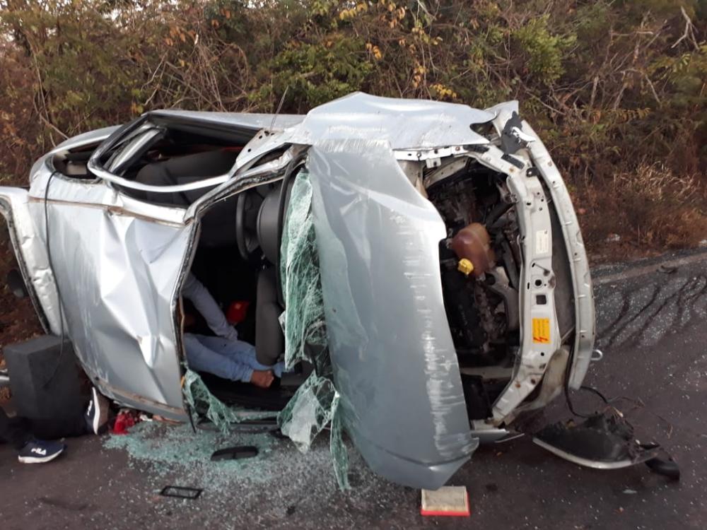 Jovens caetiteenses ficam feridos em acidente na BR-430, em Igaporã