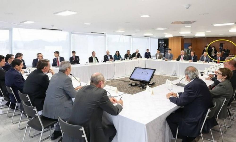 Em reunião com ministros, Bolsonaro disse que troca na PF seria para proteger família