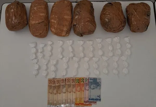 Rondesp apreende quase 2 kg de drogas e prende suspeito por tráfico em Urandi
