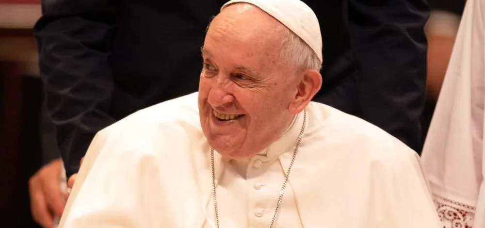 Papa Francisco receberá alta neste domingo e retornará ao Vaticano, dizem médicos