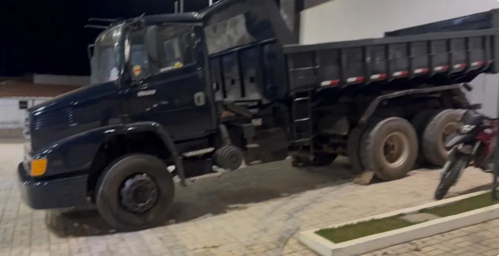 94ª CIPM recupera caminhão furtado em Iuiu durante operação na zona rural de Licínio de Almeida