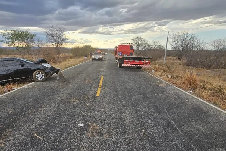 Dois homens ficam feridos após colisão na BA-156 em Macaúbas
