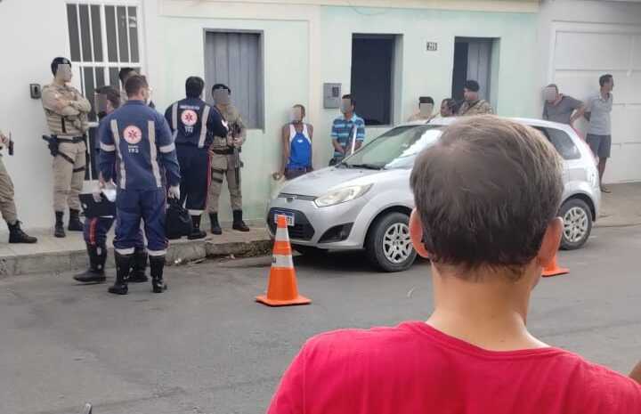 Homem é morto a tiros dentro de carro em Guanambi