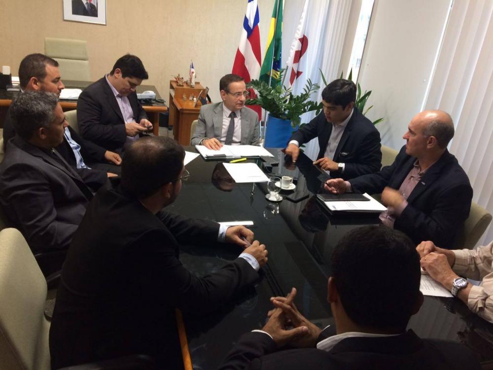 Acompanhado pelos prefeitos, Vitor Bonfim solicita diversas obras para Boquira, Feira da Mata e Paratinga