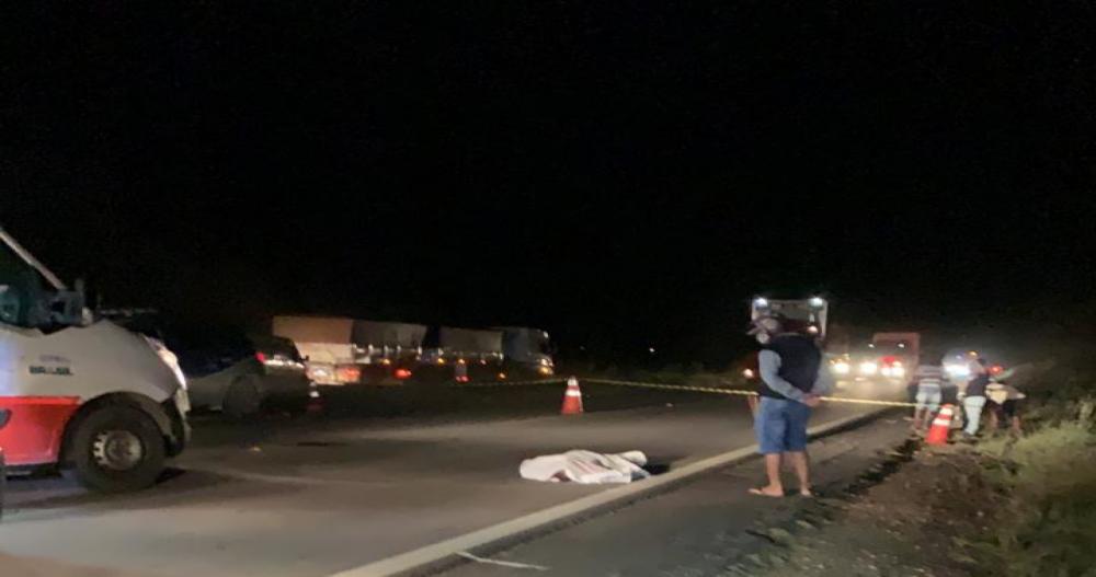 Ciclista morre após ser atingido por motocicleta na BR-122, em Guanambi