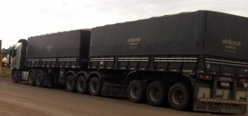 Armados, bandidos amarram motorista e roubam caminhão com 50 toneladas de soja