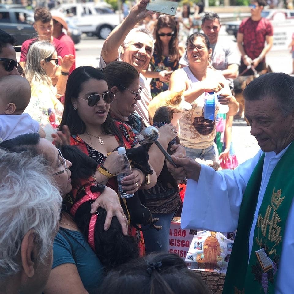 Dia de São Francisco de Assis é celebrado com procissão e bênçãos aos animais em Caetité