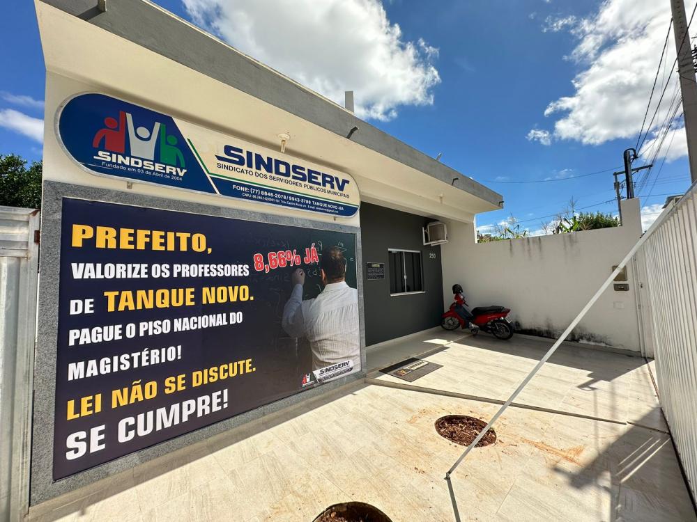 Desvalorização do professor municipal volta a opor segmento da educação ao prefeito de Tanque Novo 