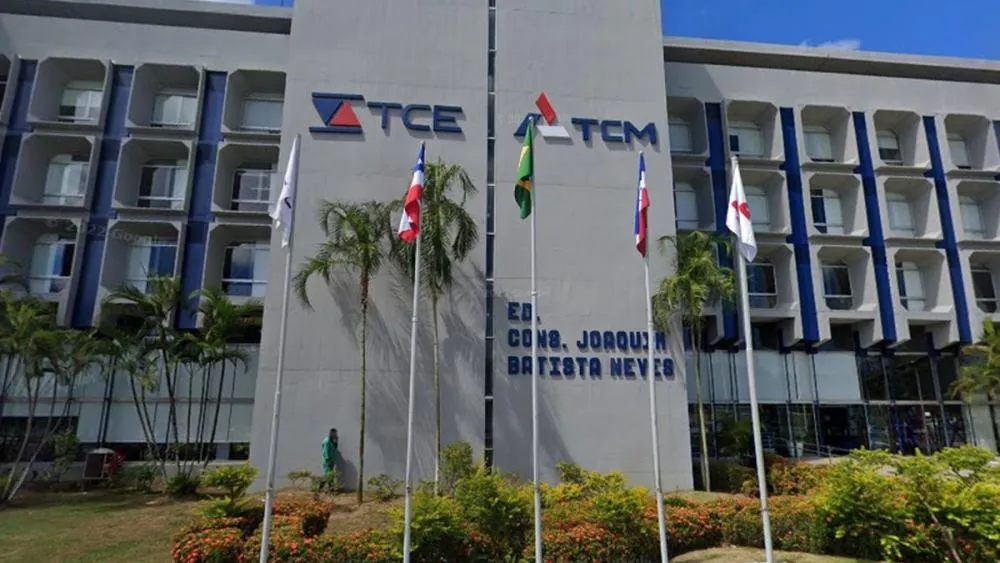 TCM multa ex-presidente da Câmara de Urandi por promoção pessoal