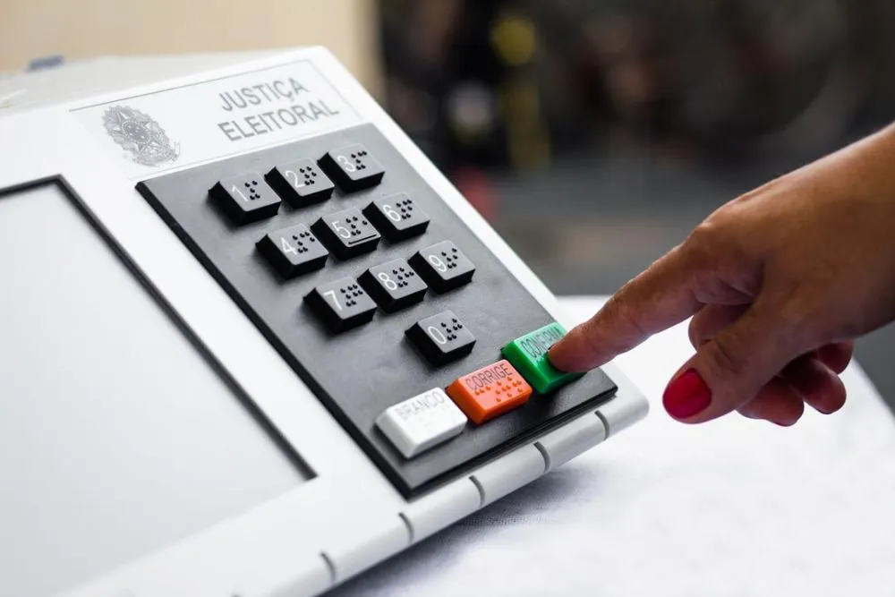 Pesquisa: 84% dos brasileiros defendem controle sobre uso de IA nas eleições de 2026