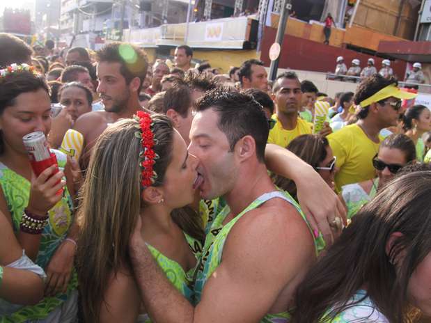 Carnaval: campanha alerta para infecções sexualmente transmissíveis