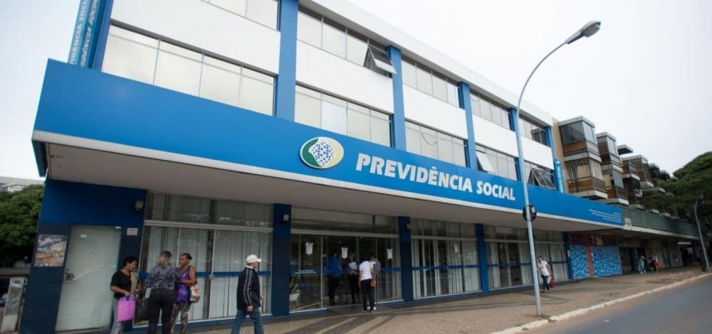 Justiça dá 90 dias para INSS começar a reduzir espera por benefício