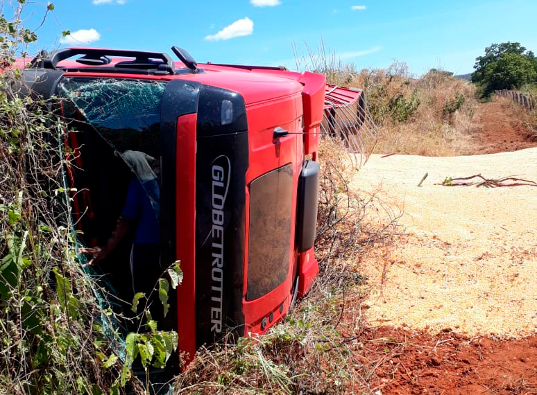 Mãe, filha e neto morrem em acidente na BR-430, em Riacho de Santana