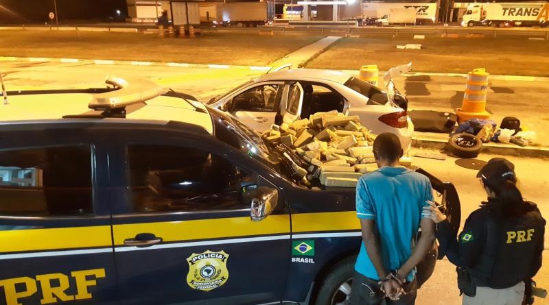 Sudoeste Baiano: PRF apreende carro ‘recheado’ com mais de 500 tabletes de maconha e haxixe