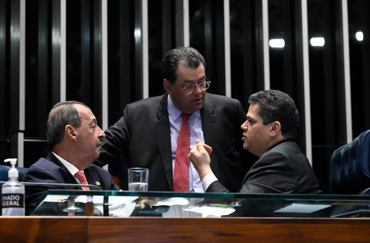 Fim da 6x1 terá mudanças pós-eleição para excluir setores; texto já é preparado por base de Lula