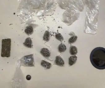 Mulher é presa por tráfico de drogas no bairro Joaquim Fernandes, em Guanambi