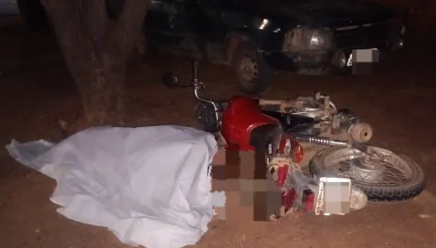 Idoso morre após bater motocicleta em caminhonete estacionada em Palmas de Monte Alto