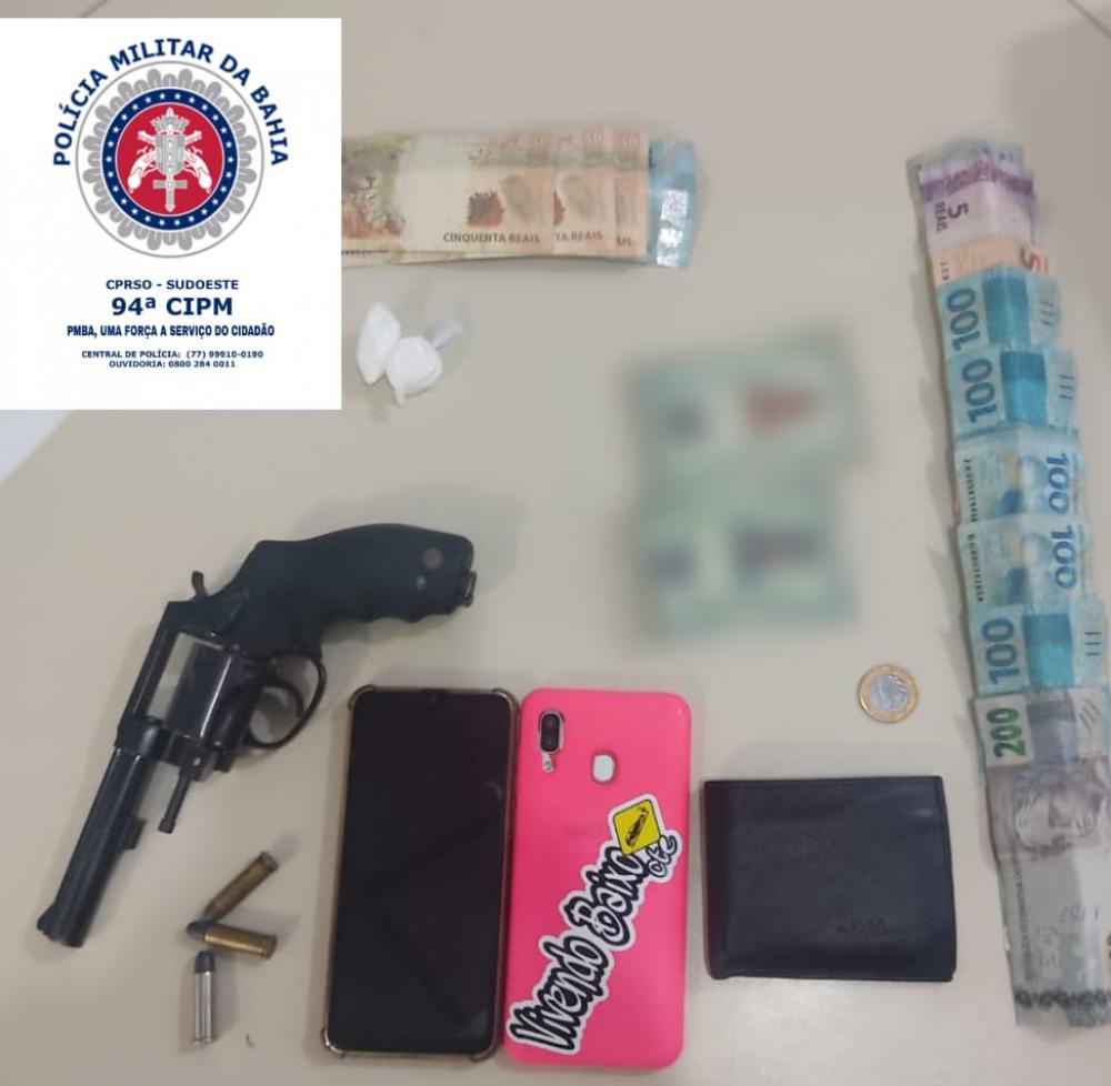 Jovens são presos com arma de fogo no Centro de Caetité