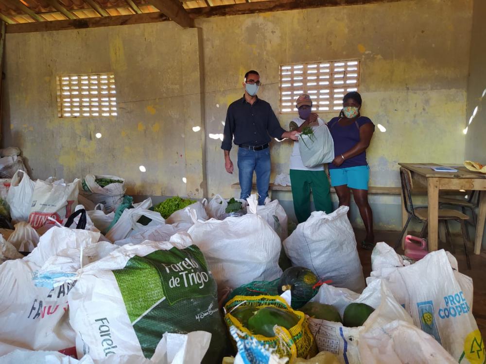 Prefeitura de Caetité distribui alimentos do PAA nas comunidades de Contendas e Vargem Grande